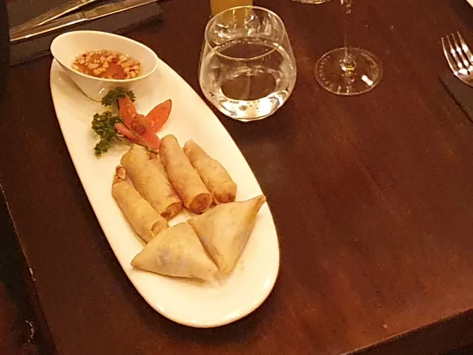 Bouquet d'entrées Nems Samossas Et Beignets de Crevettes