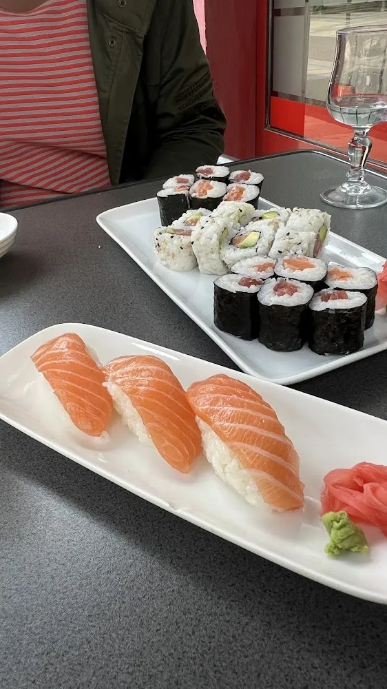 F9 Sushi Saumon