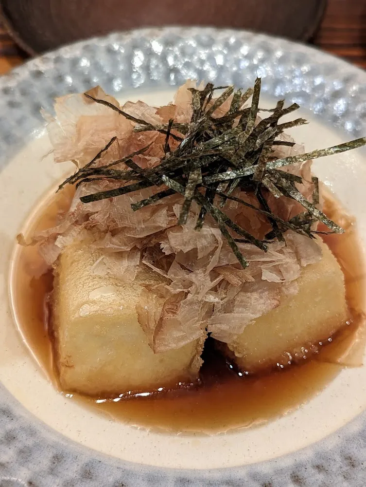 Tofu Frit Avec Un Bouillon Dashi