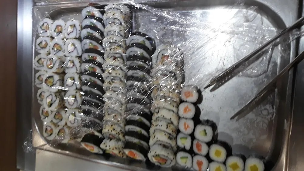 C Un Buffet A Volonté de Sushi