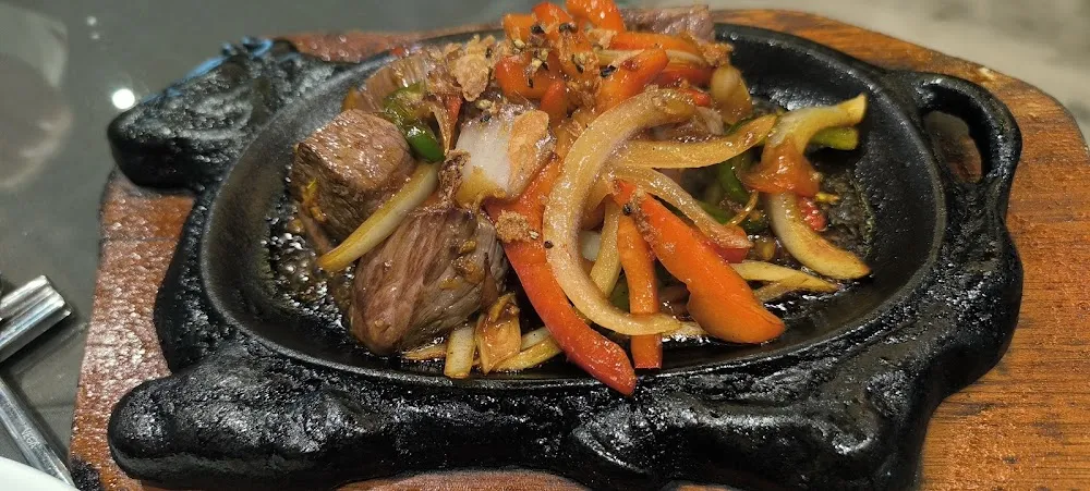 Bœuf Sauté Aux Oignons