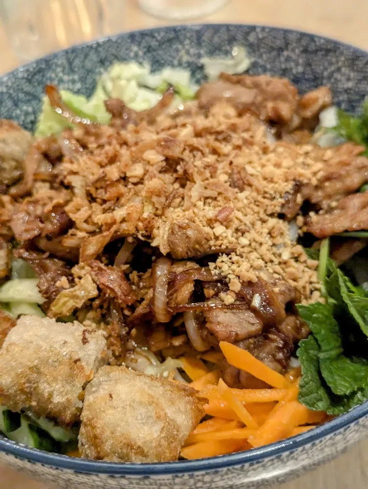 Bò Bún Végétarien Avec Tofu Et Nems