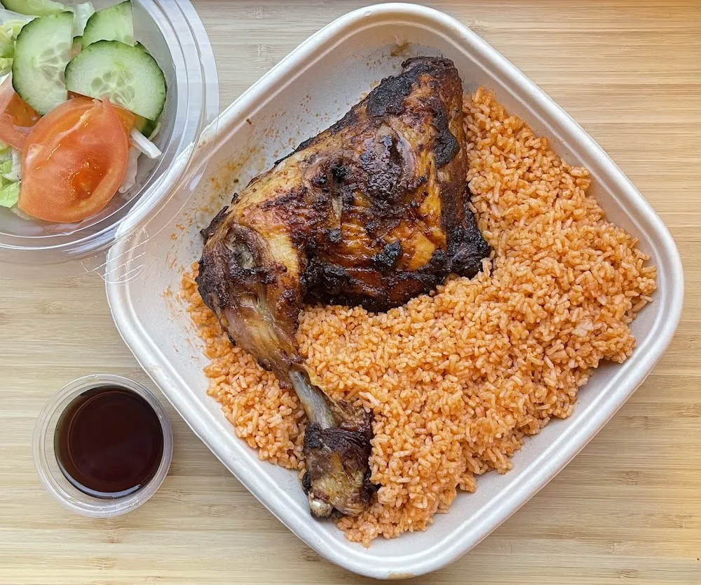 Cuisse de Poulet Asia’tik Riz Rouge À la Tomate Et Crudités