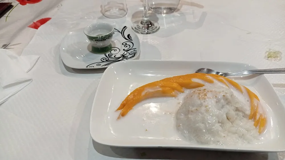 Riz Gluant À la Mangue Fraîche Et Au Lait de Coco