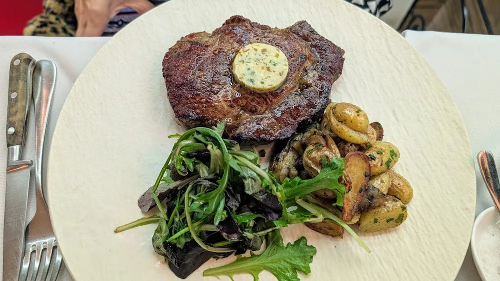 Belle Noix D’entrecôte D’argentine Pommes Grenaille Sautées Beurre À L Échalote