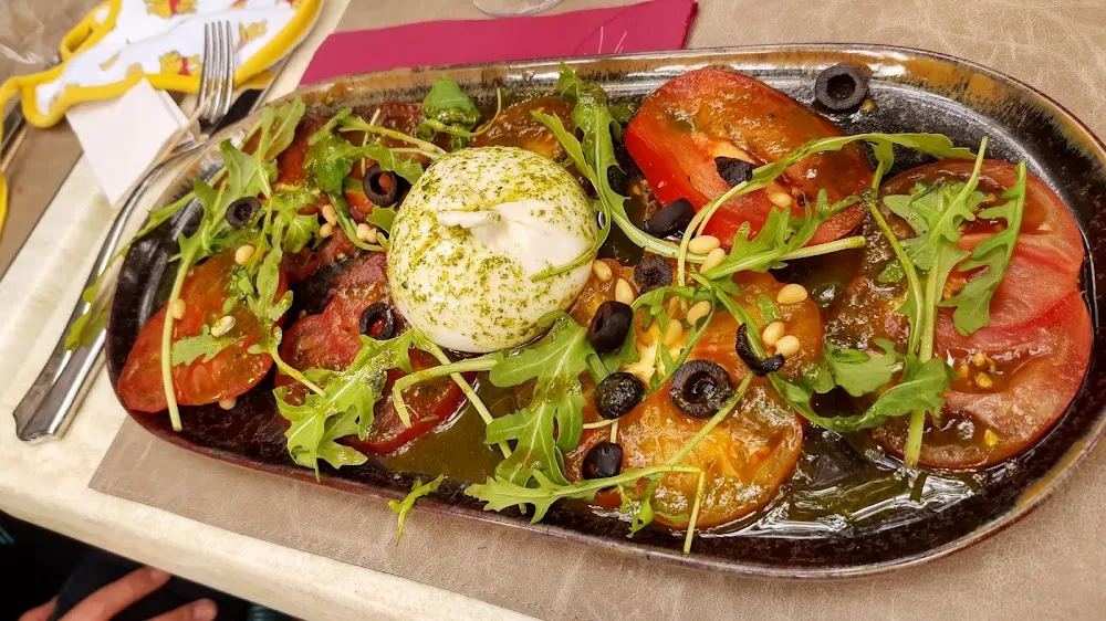 Burrata Avec Carpaccio de Tomates