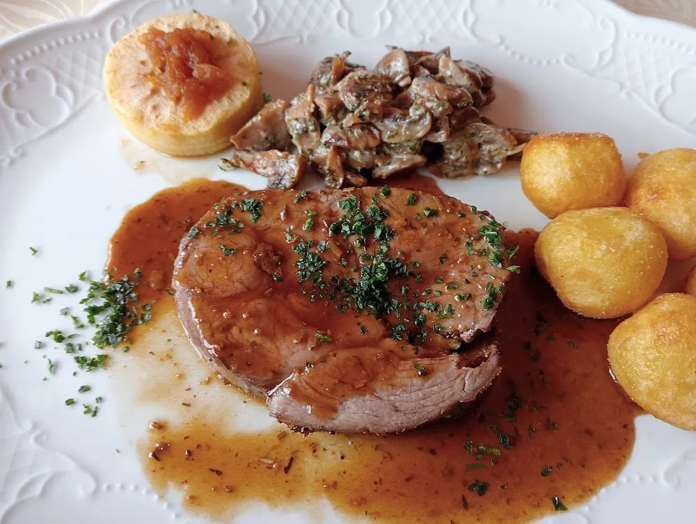 Gigot d'agneau Jus de Rôti Et Sa Garniture