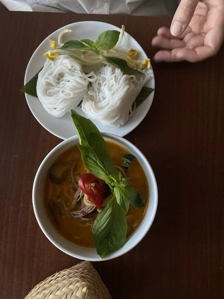 Khanom Chin Kaeng Panaeng