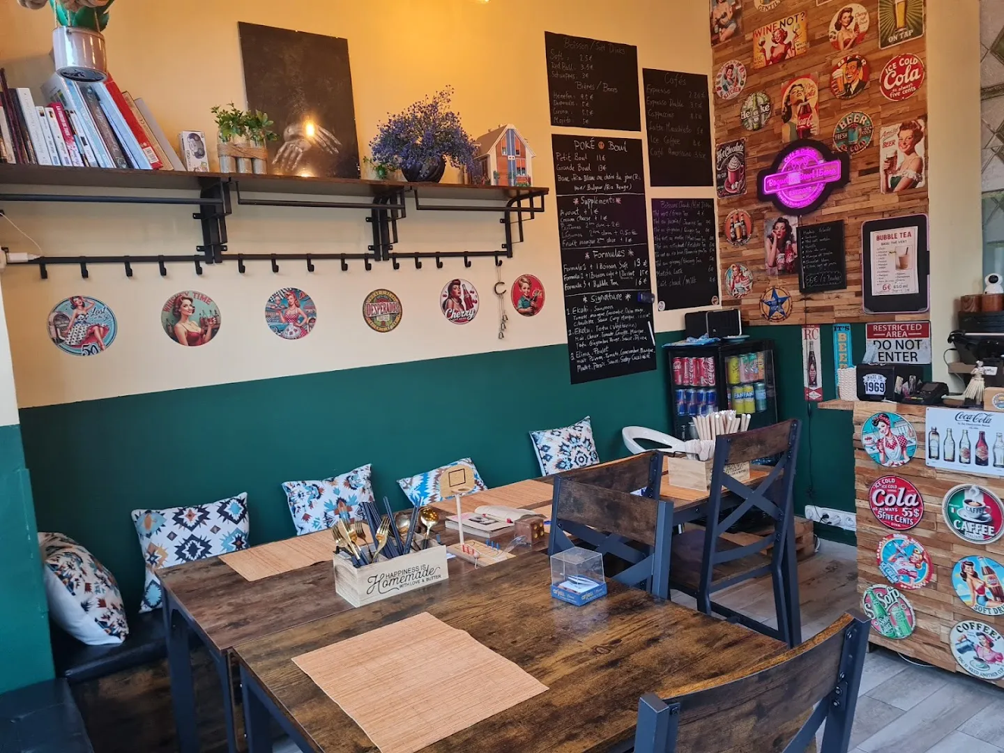 Baguettes Bowl Restaurant Café