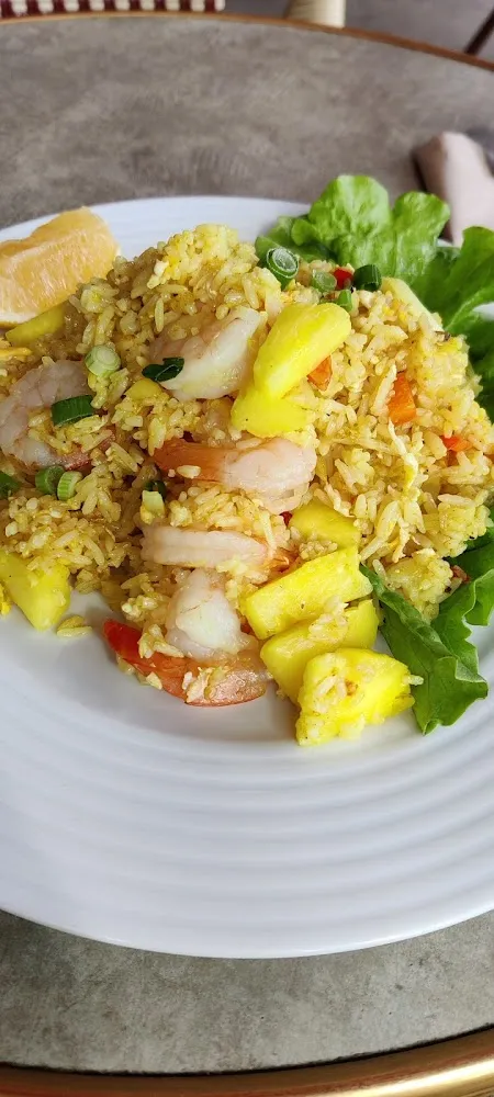 Riz Sauté À L'ananas Et Aux Crevettes Curry