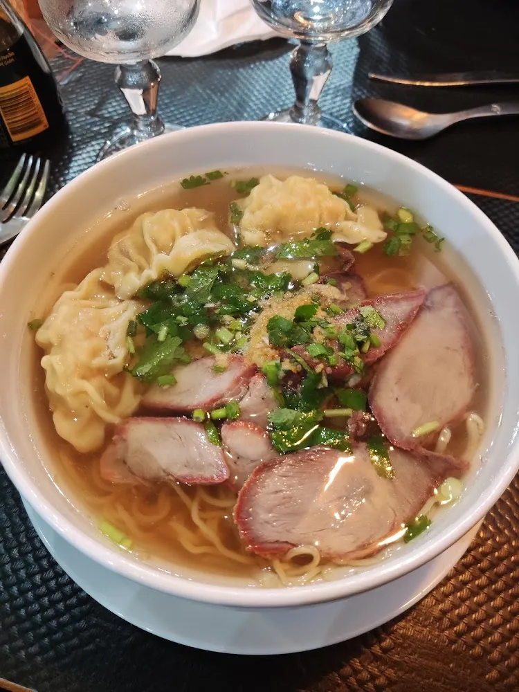 Soupe Aux Raviolis Crevettes Avec Nouilles