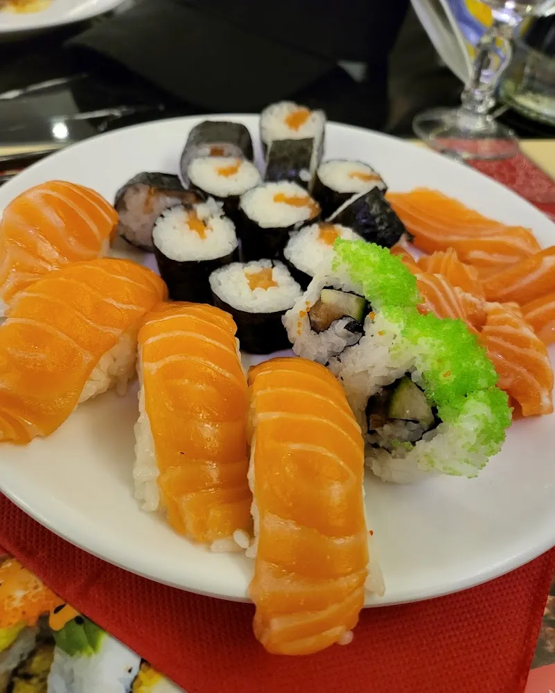 Sushis Et Maki Saumon