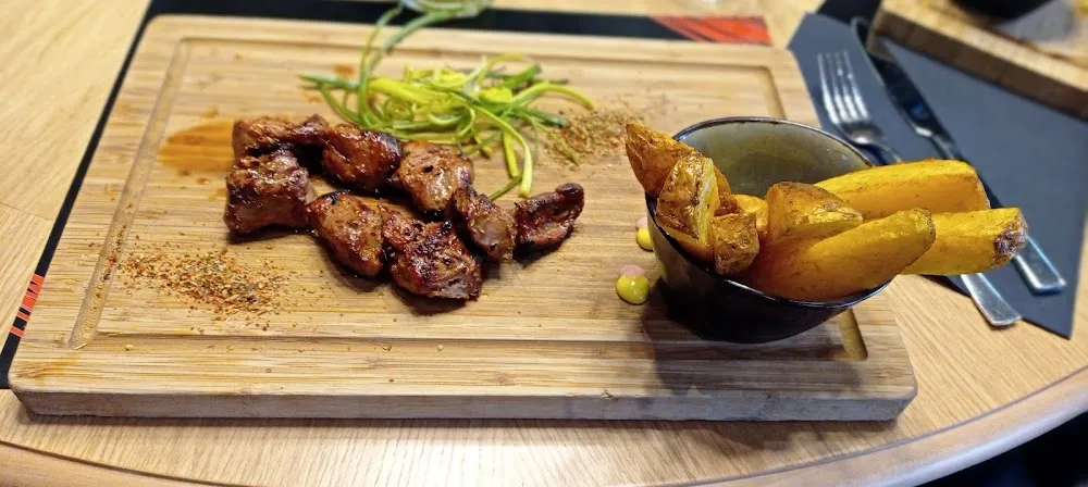 Brochette d'agneau Et Frites Maison