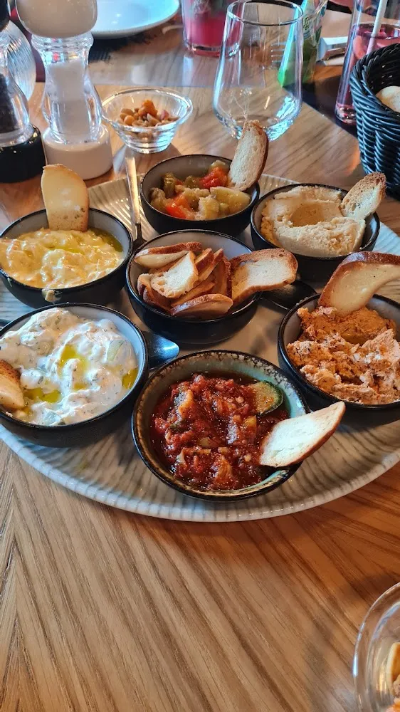 Mezzés Au Choix En Coupelle