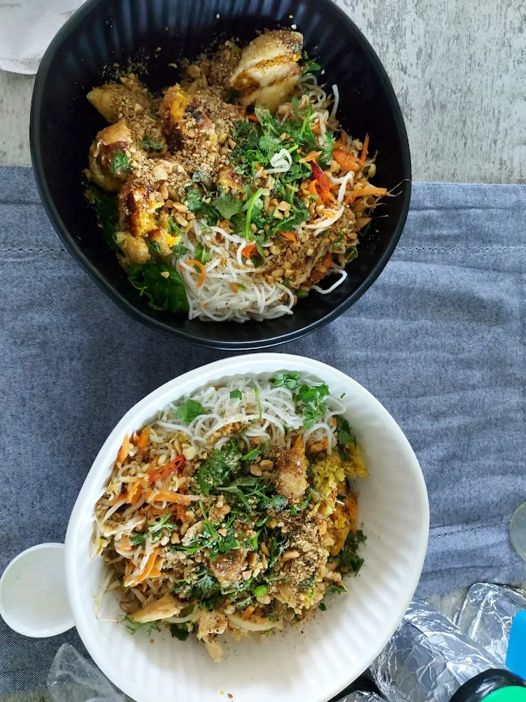 Bobun Poulet Et Bobun Végétarien