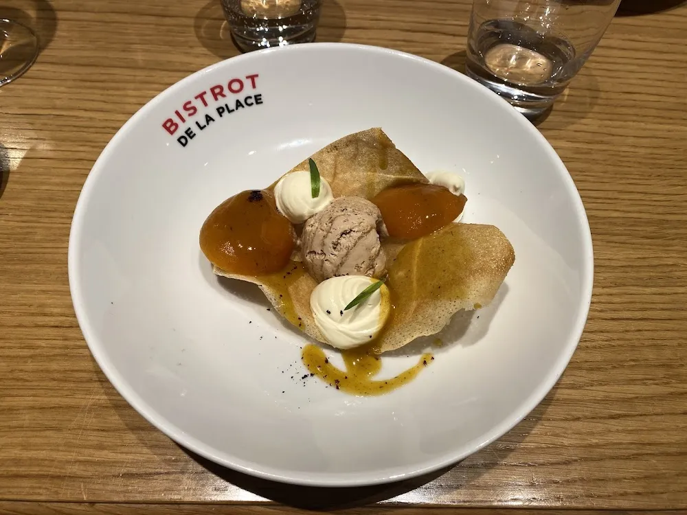 Croustillant À L’abricot À la Crème D’amande Amère