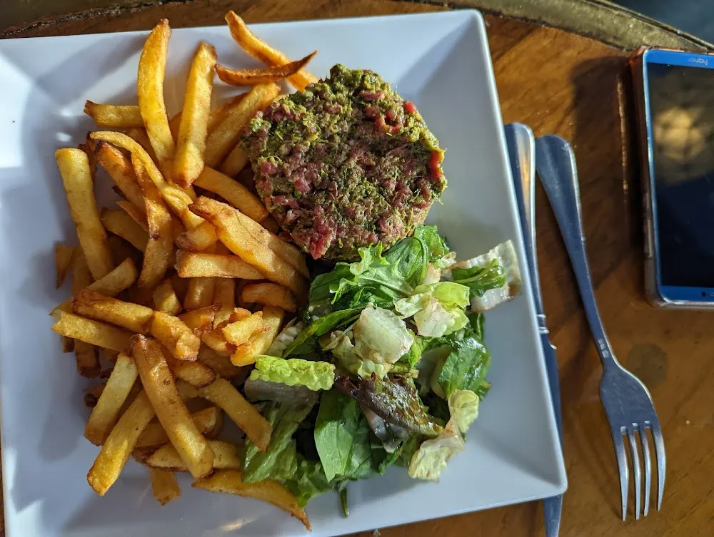 Tartare Thaï Frites Et Salade