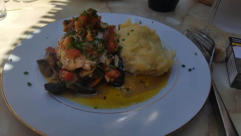 Poisson Du Jour Et Légumes Frais