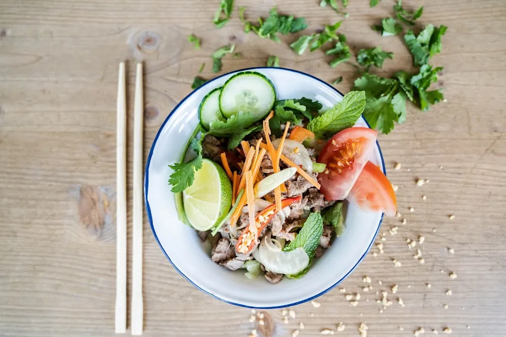Salade Au Poulet Croustillant Laab Kai Tod