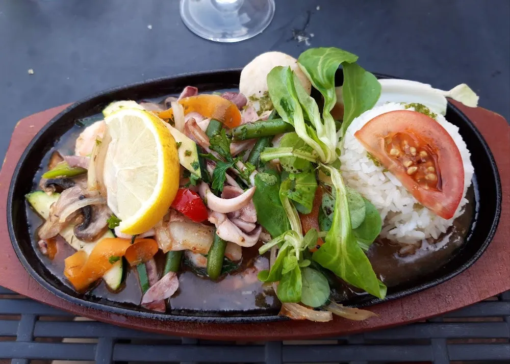 Trio Coquilles Saint-Jacques Calamars Et Crevettes