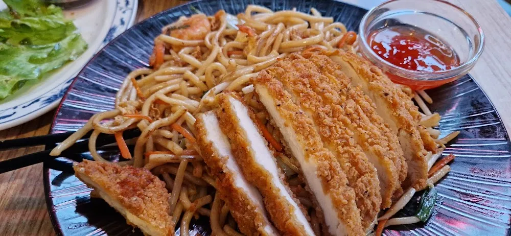 Nouilles Sautés Poules Pané