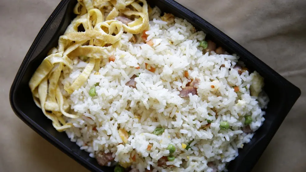 Riz Cantonais Ou Nouilles Sautées Légumes