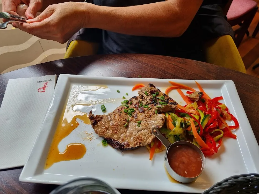 Foie de Veau À la Provençale Pommes Sautées