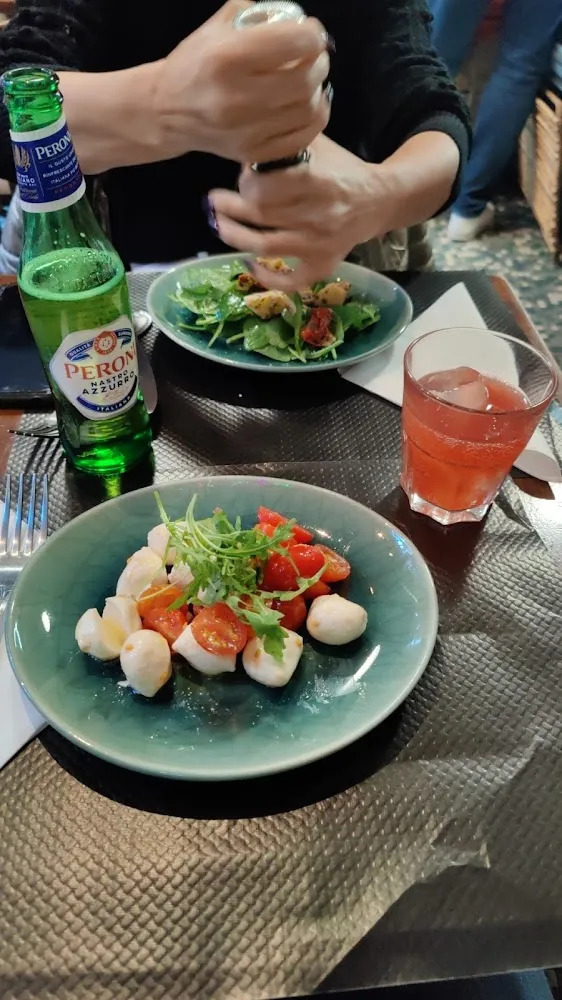 Rúcula And Buffala Cheese Salad