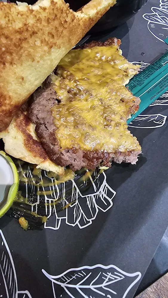 Cheeseburger with Fries