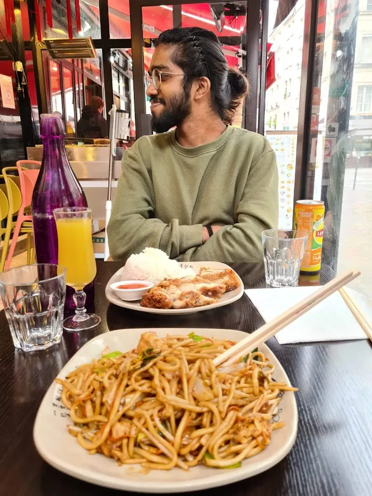 Fried Noodles with Chicken Chop Suey