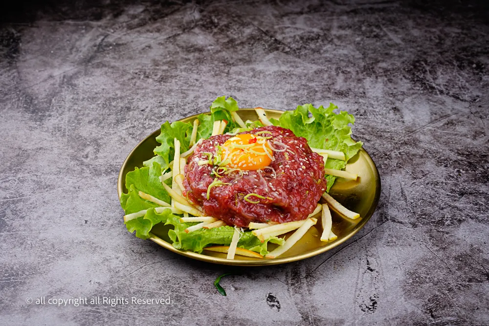 Tartare de Bœuf Coréenne Aux Œufs Et Poires