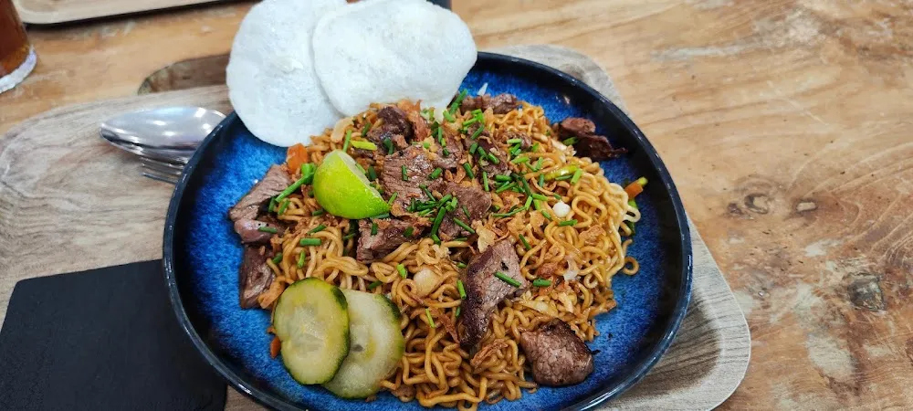 Mie Goreng Ou Nasi Goreng