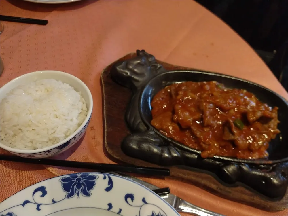 Bœuf Sur Plaque Chauffante Et Riz Blanc Nature