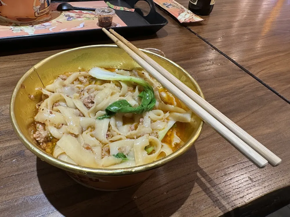 Soupe de Nouilles de Tripe d'agneau 山西红汤羊杂粉