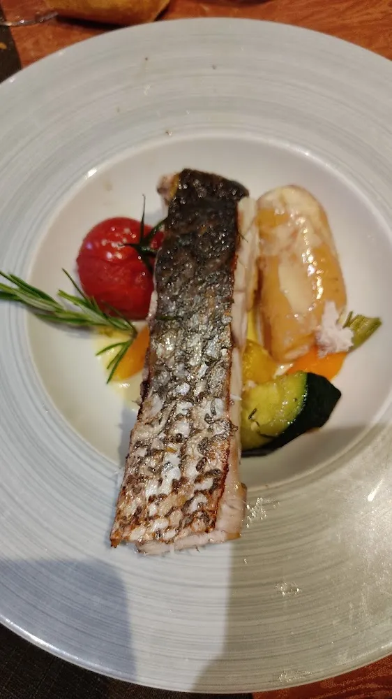 Darne de Maigre Au Petits Légumes Avec Un Sauce Délicieuse