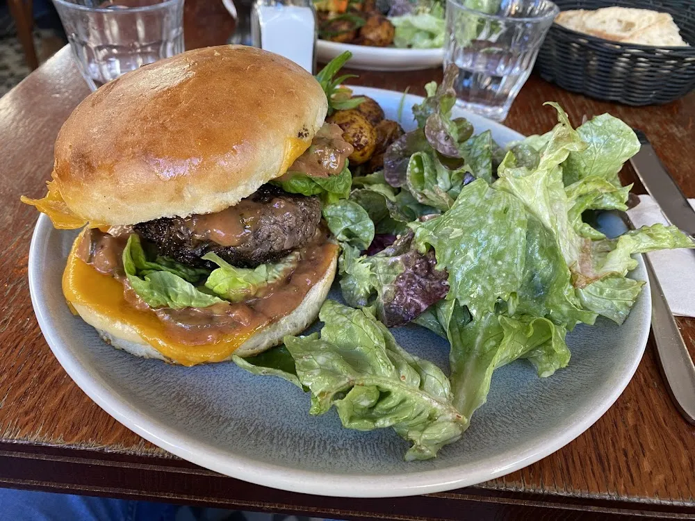 Cheeseburger Et Son Accompagnement