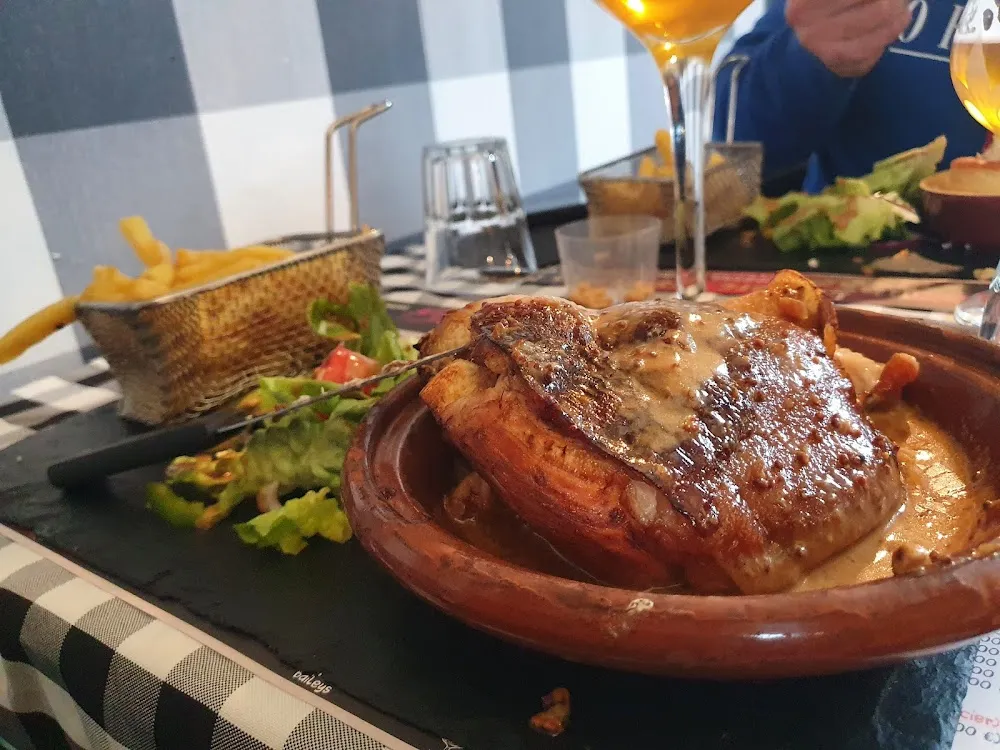 Jambonneau de Porc Sauce À la Bière