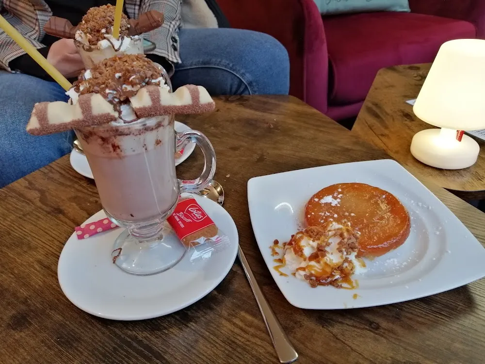 Un Chocolat Chaud Et Sa Tarte Tatin