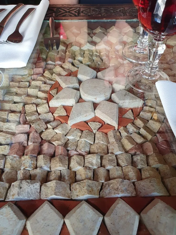 Table Hyper Lourde Et Pas Du Tout Pratique Pour Manger