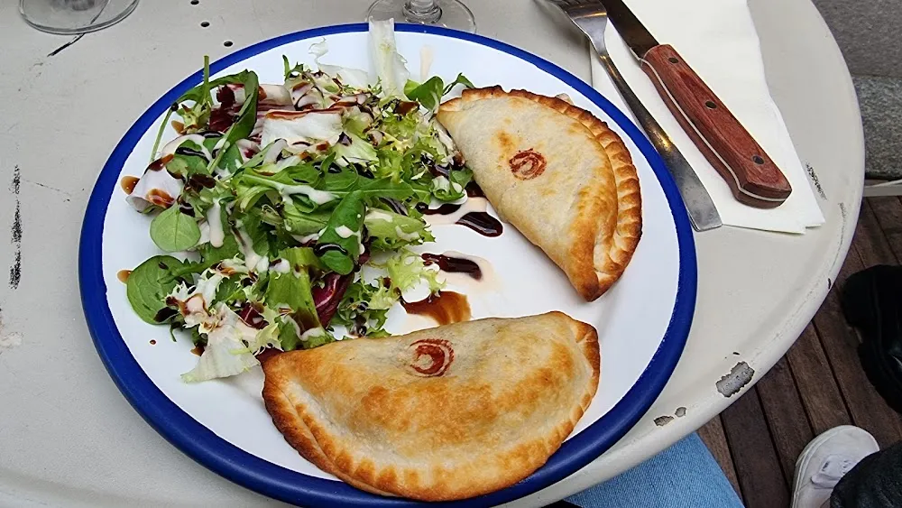 Empanada de Carne Y de Queso Roquefort