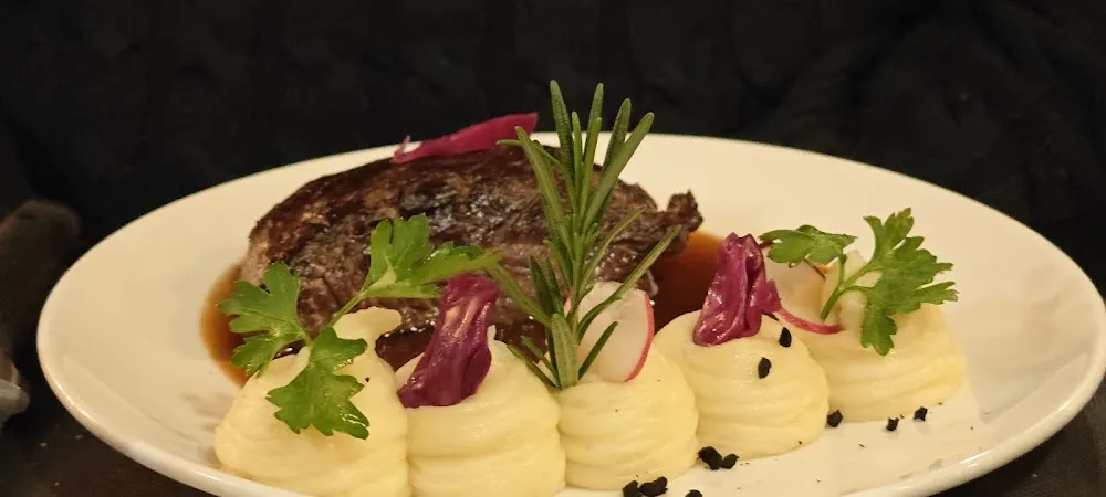 Pièce de Beuf Et Son Jus Mousseline de Pomme de Terre