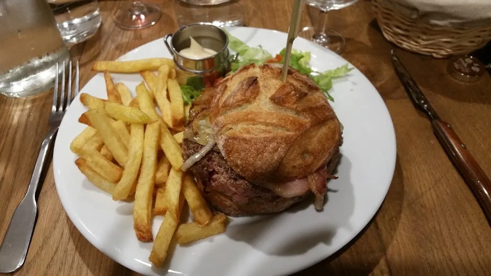 Burger Au Cantal