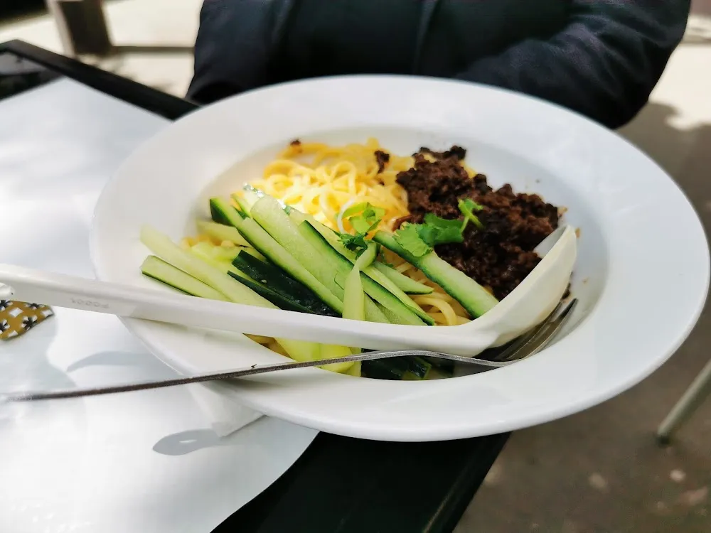 Nouilles Maison Au Porc Haché À la Sauce Haricot de Soja