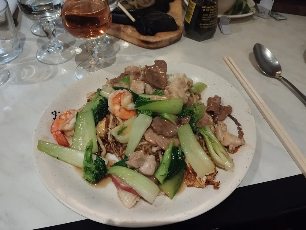 Nouilles Viande Et Fruits de Mer