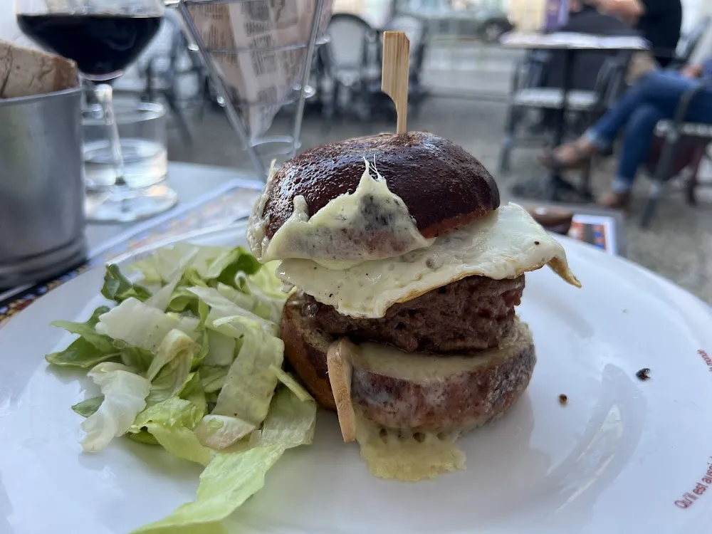 Hamburguesa Con Huevo Bacon Y Queso