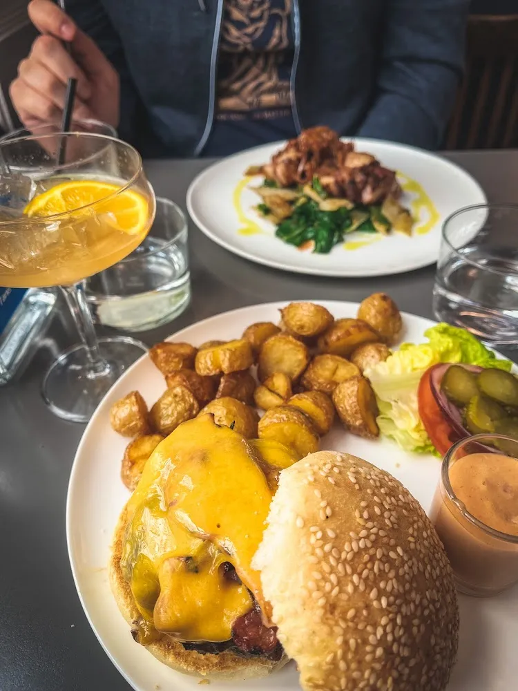 Bacon Cheese Burger Ou Veggie Burger Pommes Grenailles