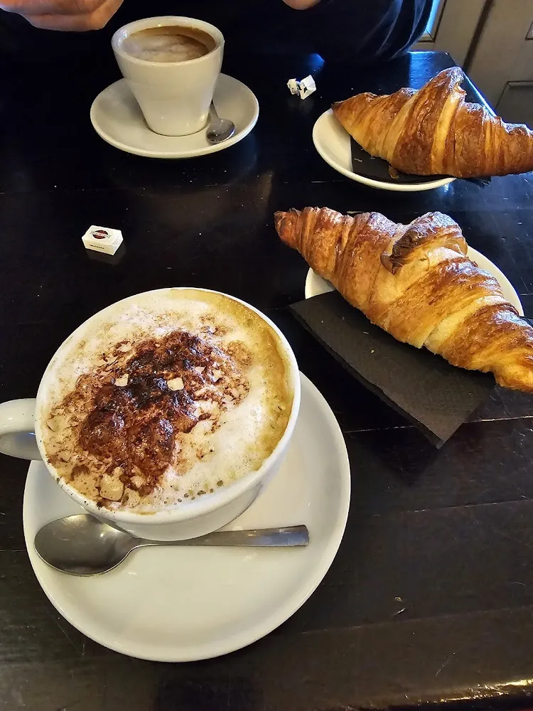 Capuchino Y Croissant