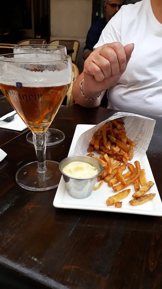 Mayonnaise Maison Et Ouverture Du Cornet de Frites