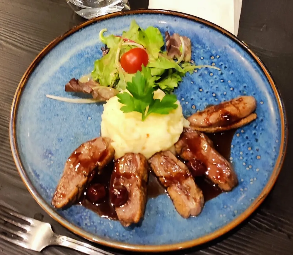 Canette Sauce Griottes Purée Maison