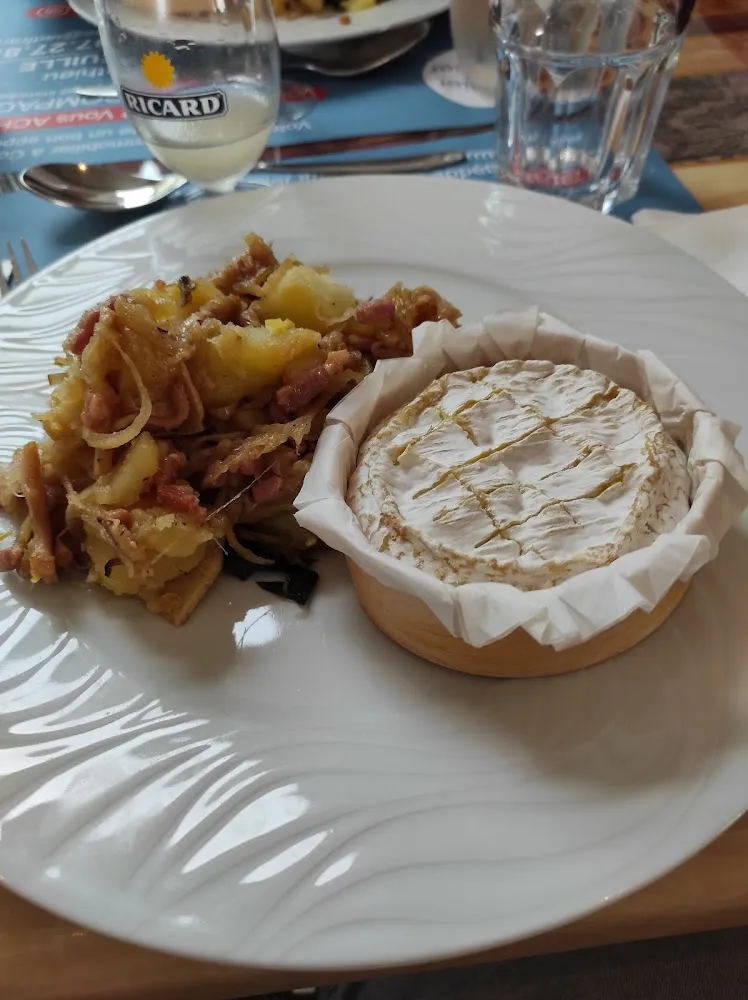 Salade Au Lard Avec Camenbert Rôti